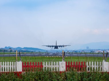 Taipei, Tayvan 'a uçak iniyor..