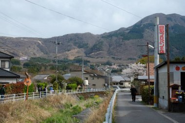 Yufuin, Japonya 'da turizm ve turizm turları için popüler bir yerdir..