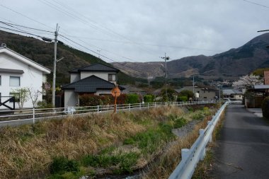 Yufuin, Japonya 'da turizm ve turizm turları için popüler bir yerdir..