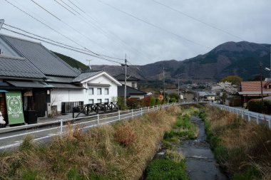 Yufuin, Japonya 'da turizm ve turizm turları için popüler bir yerdir..