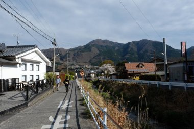 Kumamoto caddeleri Japonya, Kumamoto 'da ön cephe.