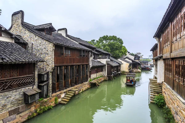 Canale Dell Acqua Con Barca Nella Città Antica Jiangnan Cina — Foto Stock