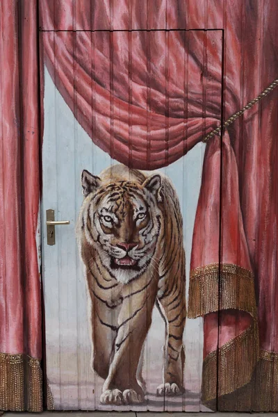 Розфарбований Тигр Воротах Ліцензійні Стокові Зображення