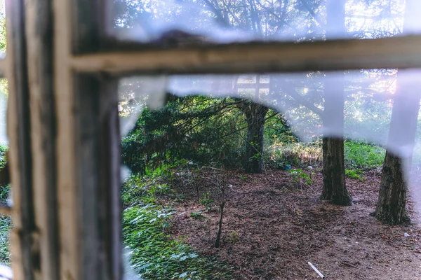 Look through an old destroyed window — Stock Photo, Image