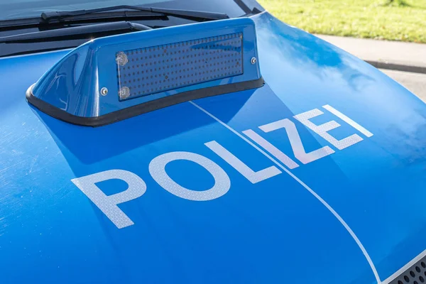 Motorhaube eines Polizeiautos in Deutschland (Nahaufnahme)) — Stockfoto