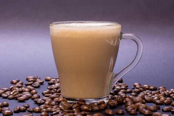 Taza Vidrio Transparente Con Café Granos Café Sobre Fondo Azul —  Fotos de Stock