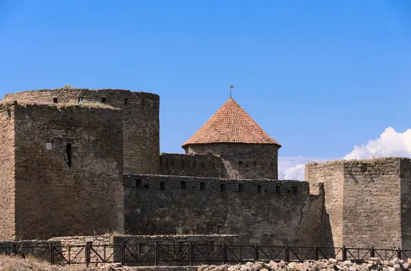 Antigua Fortaleza Torre Cielo Azul —  Fotos de Stock