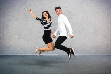 Genç genç çift atlama