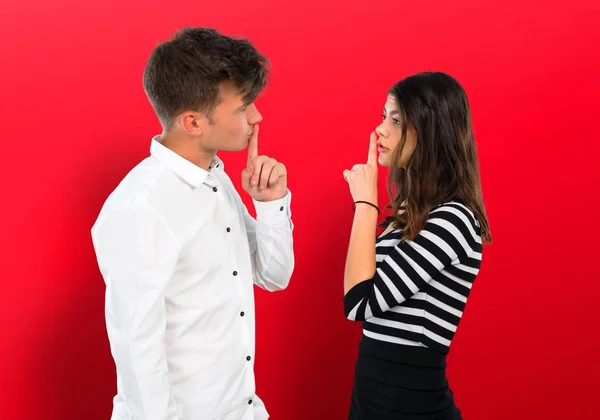 Casal Jovem Mostrando Sinal Boca Fechada Gesto Silêncio — Fotografia de Stock