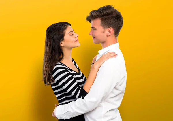 Young Teenager Couple Hugging — Stock Photo, Image