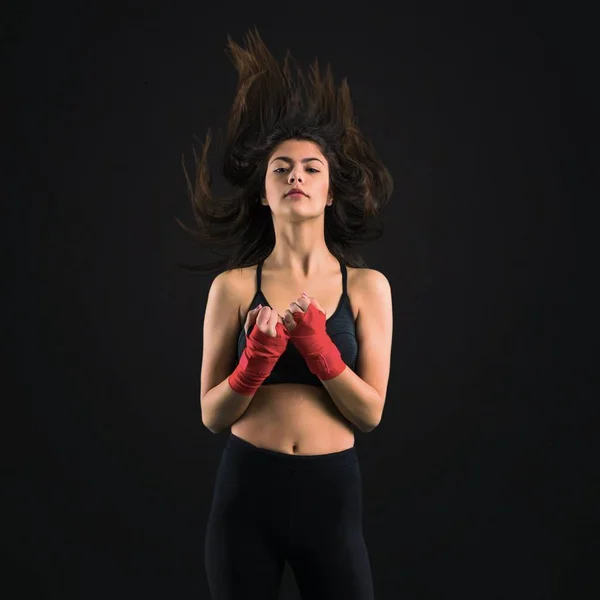 Jovem Menina Esporte Bandagens Boxe Fundo Preto — Fotografia de Stock