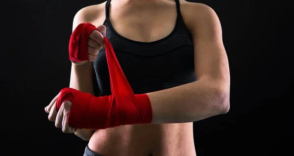 Joven Chica Deportiva Vendajes Boxeo Sobre Fondo Negro —  Fotos de Stock