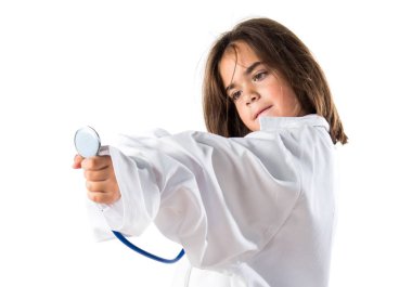 Doktor gibi giyinmiş küçük kız.