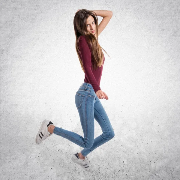 Jovem Bonito Menina Saltando — Fotografia de Stock