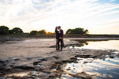 Sevgi, adam ve kız açık genç Çift