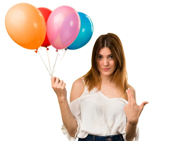 Schönes Junges Mädchen Hält Einen Luftballon Und Macht Überraschungsgeste — Stockfoto