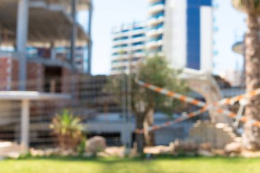 İnşaat arka altında bina odaklanmamış