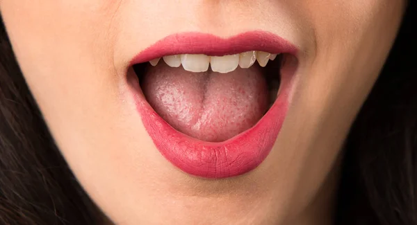 Macro Close Lippen Van Jonge Vrouw Verrassing Gebaar Maken — Stockfoto