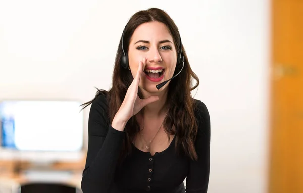 Telemarketer Beautiful Young Girl Shouting Office — Stock Photo, Image