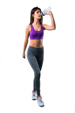 Genç kız bir şişe ile spor