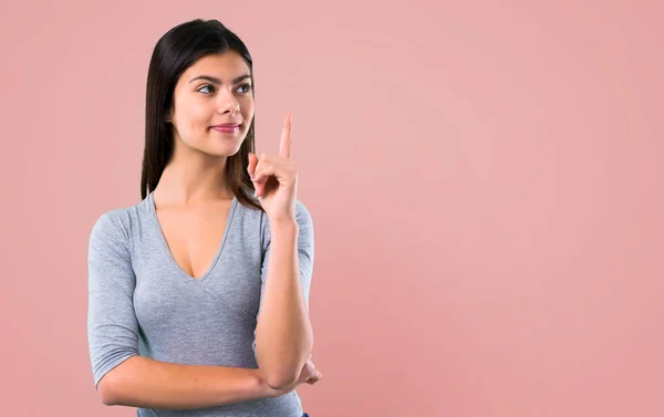 Teenager Mädchen Zeigt Mit Dem Zeigefinger Eine Großartige Idee Auf — Stockfoto