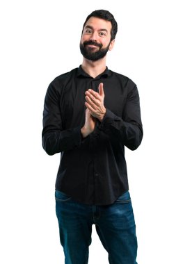Sakalı beyaz arka plan üzerinde alkış ile yakışıklı adam
