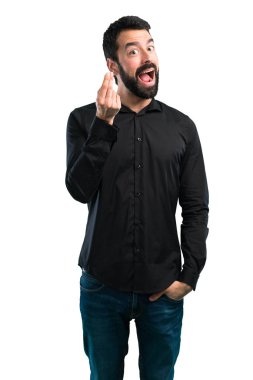 Beyaz arka plan üzerinde sakal yapma para hareketi ile yakışıklı adam