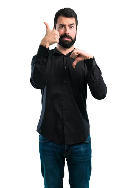 Hombre Guapo Con Barba Haciendo Buena Mala Señal Sobre Fondo — Foto de Stock