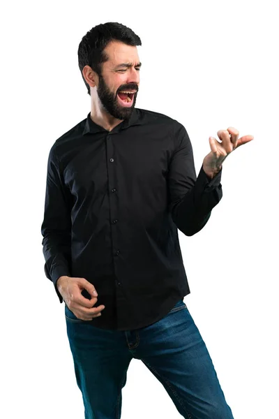 Bonito Homem Com Barba Fazendo Gesto Guitarra Sobre Fundo Branco — Fotografia de Stock