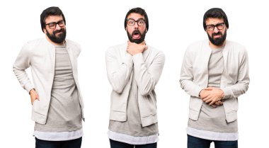 Kendini, mide ağrısı ve sırt ağrısı ile boğulan Hipster adam kümesi