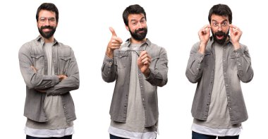 Yakışıklı adam sakal ve gözlük ile kümesi