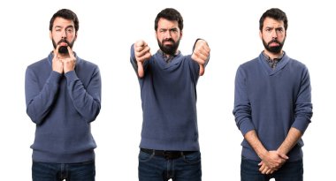 Kötü sinyal yapma sakallı yakışıklı esmer adam ayarla