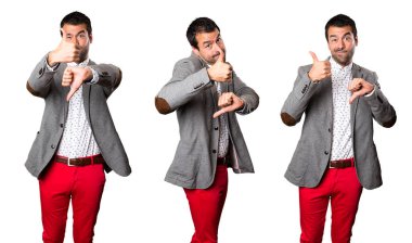 Yakışıklı adam iyi-kötü işaret yapma kümesi