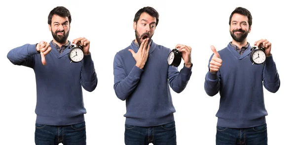 Conjunto Surpreendido Bonito Morena Homem Com Barba Segurando Relógio Vintage — Fotografia de Stock