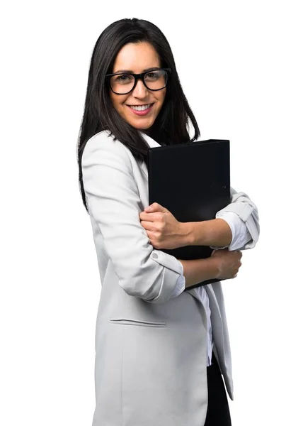 メガネと白い背景の上持株バインダーのきれいな女性 — ストック写真