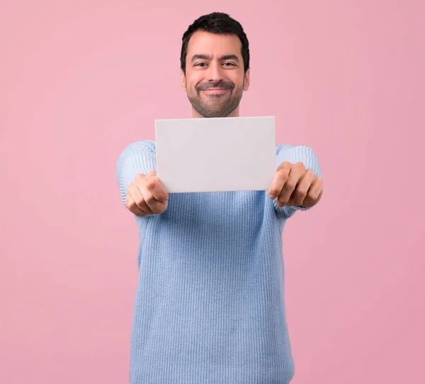 Hombre Con Suéter Azul Sosteniendo Cartel Blanco Vacío Para Insertar — Foto de Stock