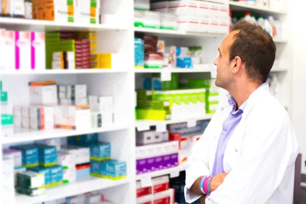 Homme Adulte Pharmacien Pharmacie Recherche Médicaments — Photo