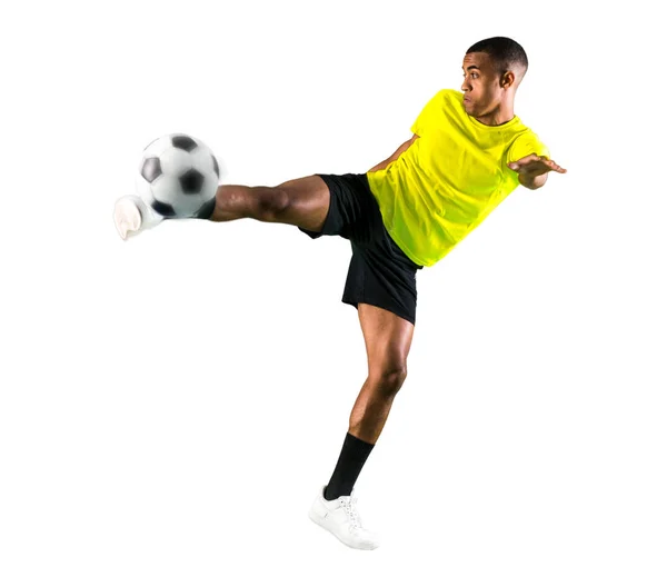 Jogador Futebol Homem Com Pele Escura Jogando Chutando Bola Fundo — Fotografia de Stock