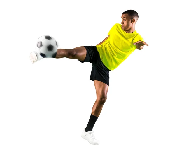 Jugador Fútbol Hombre Con Piel Oscura Jugando Pateando Pelota Sobre — Foto de Stock