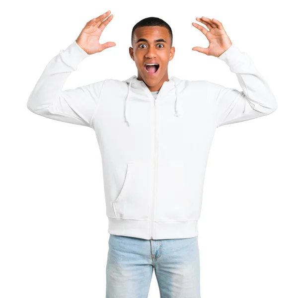 Jovem Pele Escura Com Camisola Branca Com Expressão Facial Surpresa — Fotografia de Stock