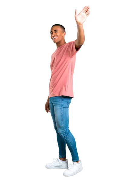 Pie Joven Afroamericano Hombre Sonriendo Saludando Aislado Fondo Blanco —  Fotos de Stock