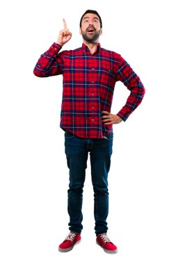 Ayakta ve bir fikir düşünce yakışıklı adam