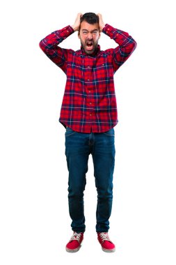 Yakışıklı adam Öfkeli öfkeli jest olarak rahatsız