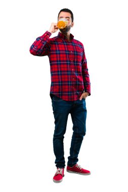 yakışıklı adam bira içmek