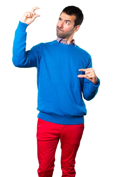 Guapo Joven Haciendo Minúscula Señal Sobre Fondo Blanco — Foto de Stock