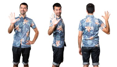 Yakışıklı çiçek gömlek beş sayma ile kümesi