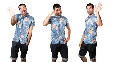 Çiçek gömlek selamlayan ile yakışıklı adam kümesi