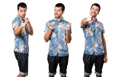 Yakışıklı adam önüne işaret çiçek forması ile kümesi