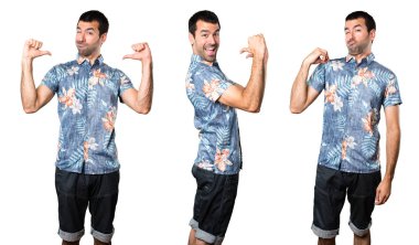 Yakışıklı çiçek gömlek kendisiyle gurur ile kümesi