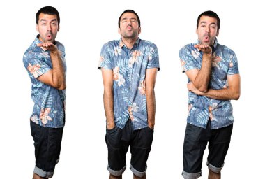 Yakışıklı adam öpücük gönderme çiçek forması ile kümesi